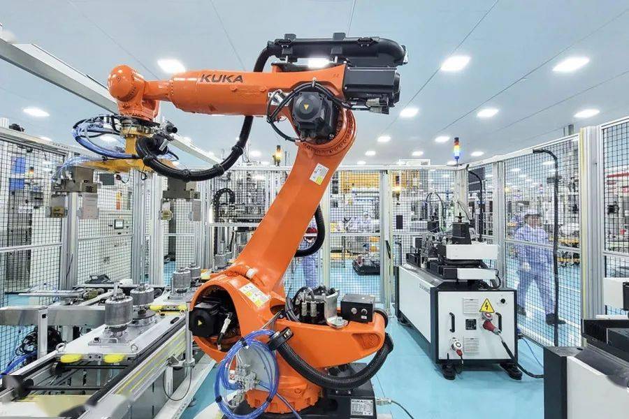 華峰重慶氨綸 以自主創新驅動產業升級，智能機器人研發引領智造新篇